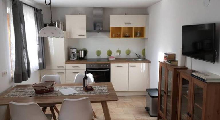 Rental apartment with yard & terrace — photo 3