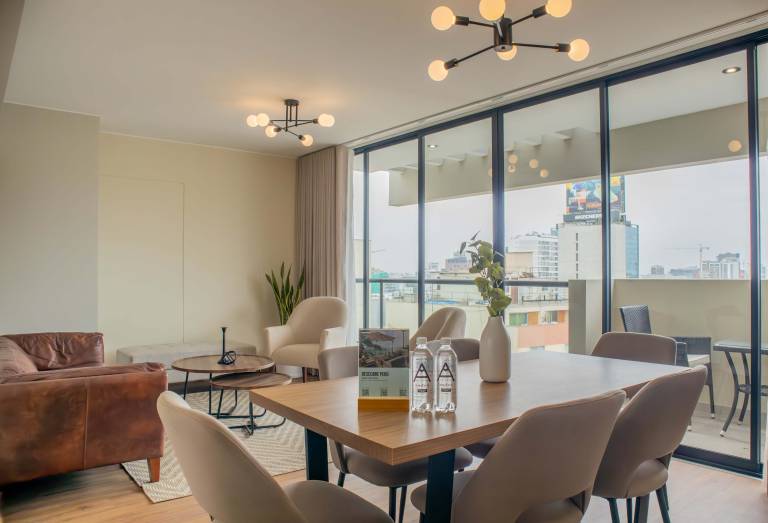 w Modern 3BR w Balcony Near Kennedy Park