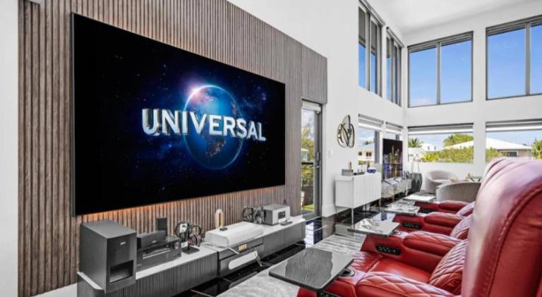 Waterfront Luxe Pool, Hot Tub, Theater, Games and more in Key Largo, FL