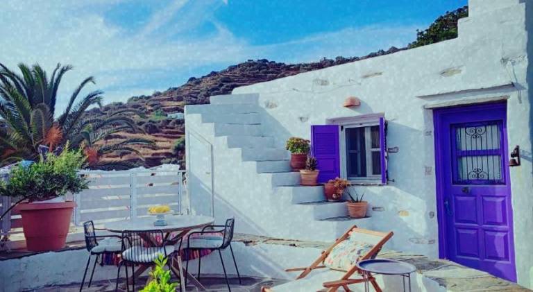 House with patio, barbeque & yard in Sifnos