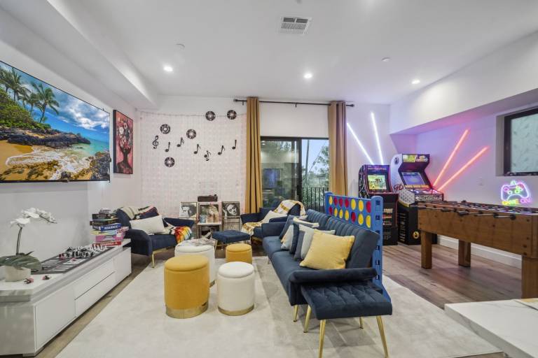 Brand new Construction Modern 4 Bedrooms 3 bath town house in Prime LA Location – pet friend fully furnished Gated and 2 assign parking