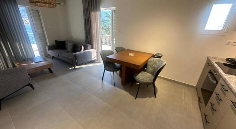Apartment with patio — photo 2