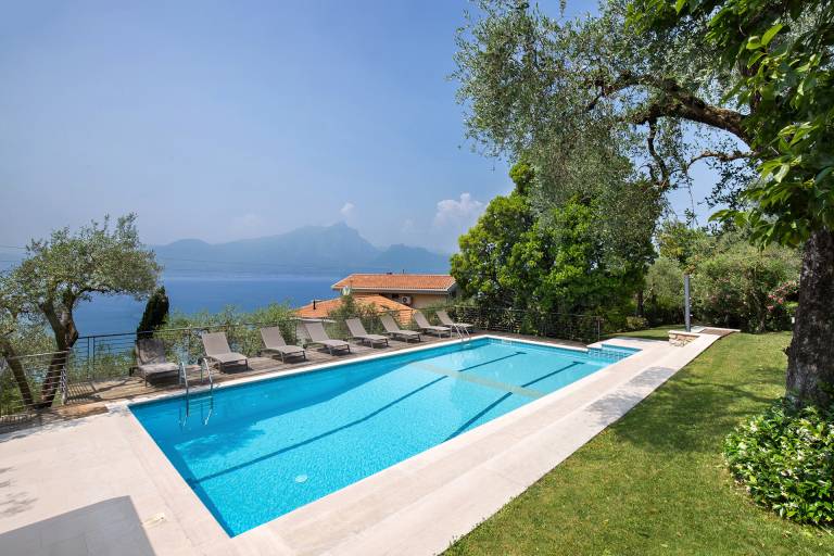 Villa with private pool, jacuzzi & patio — photo 2