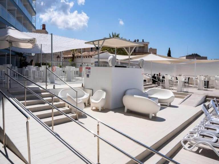 Holiday apartment with pool & patio in Calvià