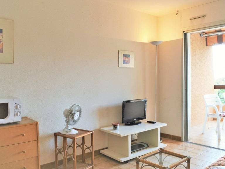 Studio for 4, parking, pets allowed, near beach - Le Lavandou — photo 4