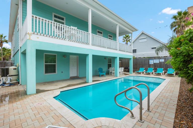 Vacation home with terrace, garden & pool — photo 2