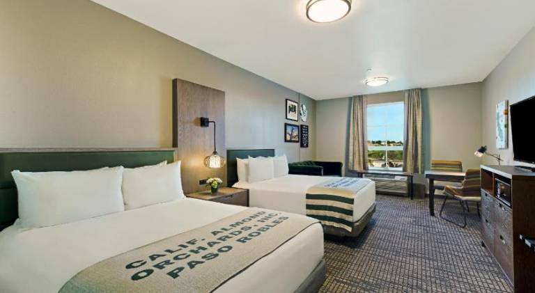 Oxford Suites Paso Robles — photo 2