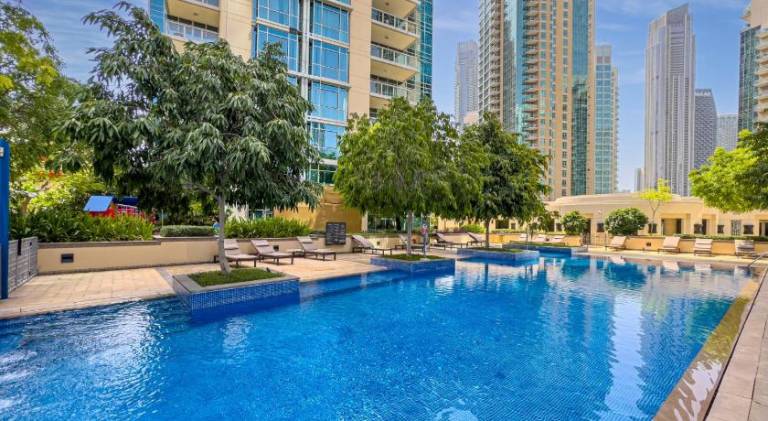 Rental apartment with pool & terrace | Close to Burj Khalifa | Perfect for remote work — photo 4