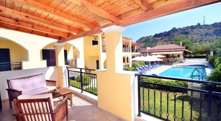 Nice serviced apartment with pool, patio & grill | Pets are welcome — photo 3