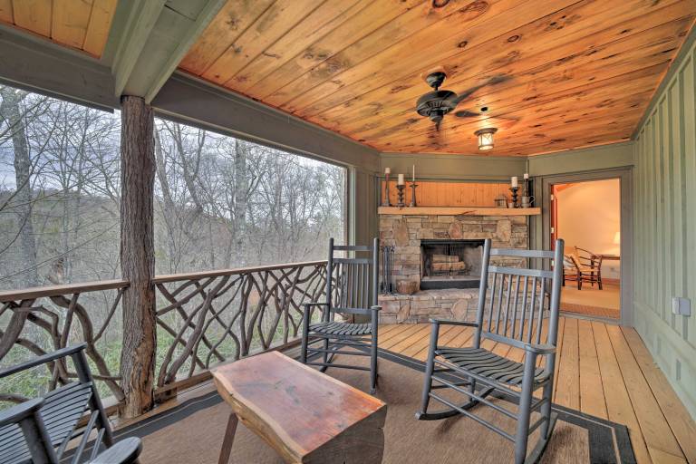 Woodsy Smoky Mtn Hideaway w Grill & Views