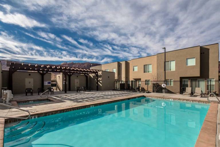House with pool & BBQ — photo 2