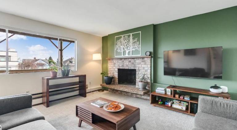 Cozy Hilltop Seattle Stay with Yard & Parking in Seattle, WA