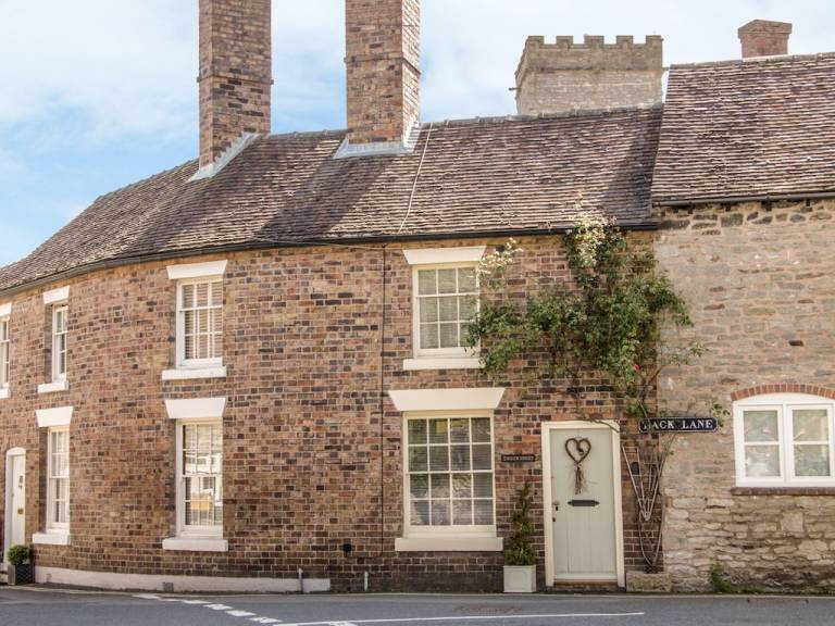 Cottage  Acton Round
