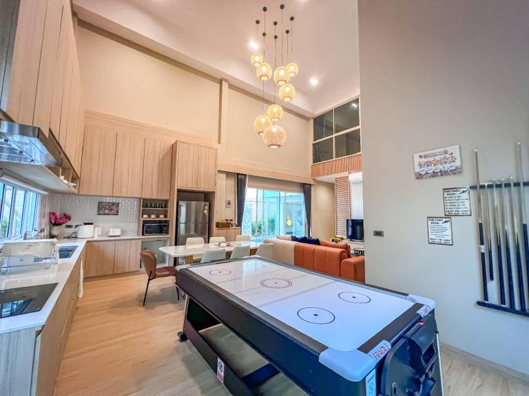 Villa with grill, terrace & private pool | Perfect for remote work — photo 3