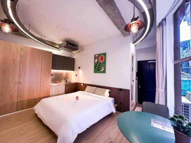 Pleasant apartment with grill & yard | Near Notre-Dame Cathedral Basilica of Saigon | Perfect for remote work | Pets allowed in Ho Chi Minh City