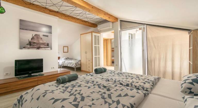 Apartment with patio & yard | Pets are welcome in Izola