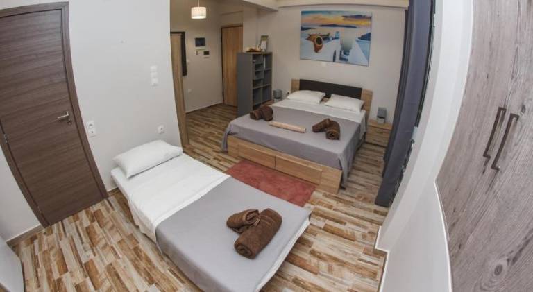 Holiday apartment with hot tub, yard & patio | Near Acropolis Museum — photo 2