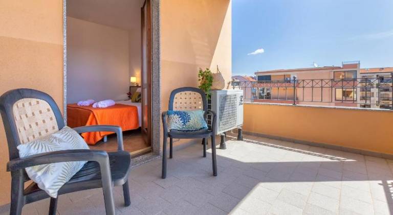 Pleasant rental apartment with patio | Next to the beach | Suitable for remote work | Pets allowed — photo 2