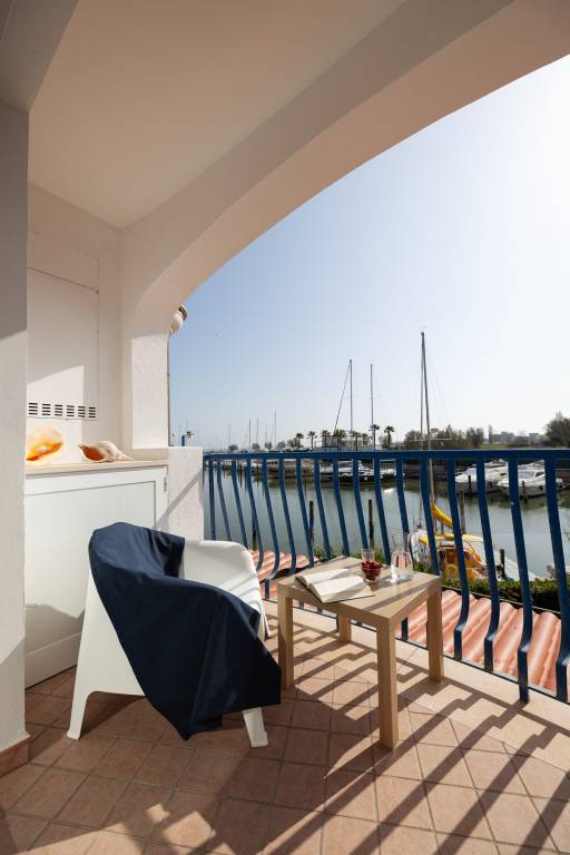 Apartment with pool & patio | Sea view — photo 2