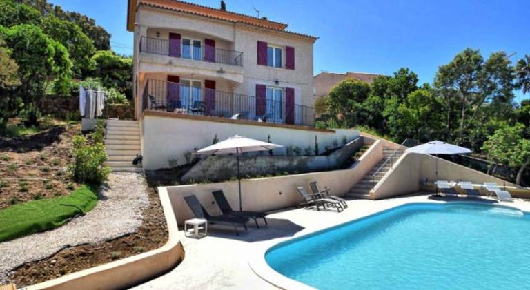 Villa with garden, patio & BBQ | Suitable for remote work in Fréjus