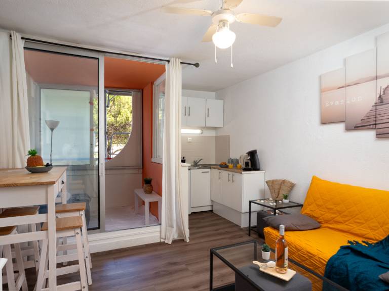 Apartment with terrace — photo 2