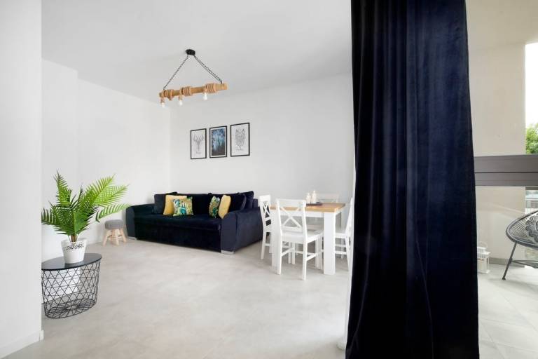 Apartment with patio | Next to St Mary’s Church — photo 4