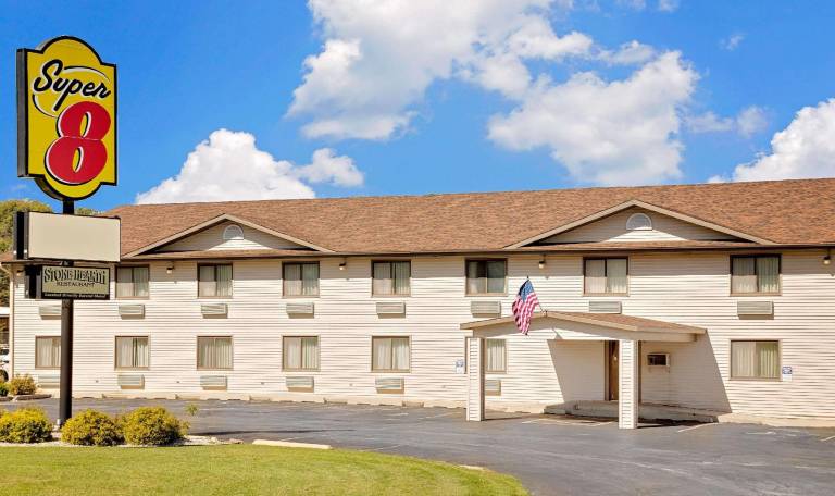 Super 8 By Wyndham Decorah in Decorah, IA