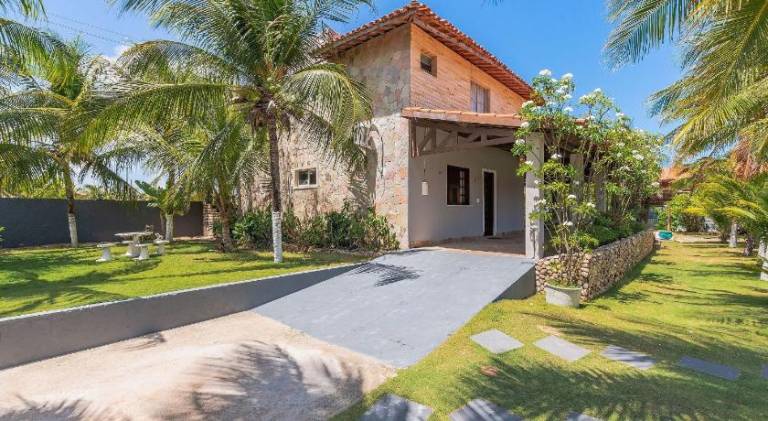 House with pool — photo 4