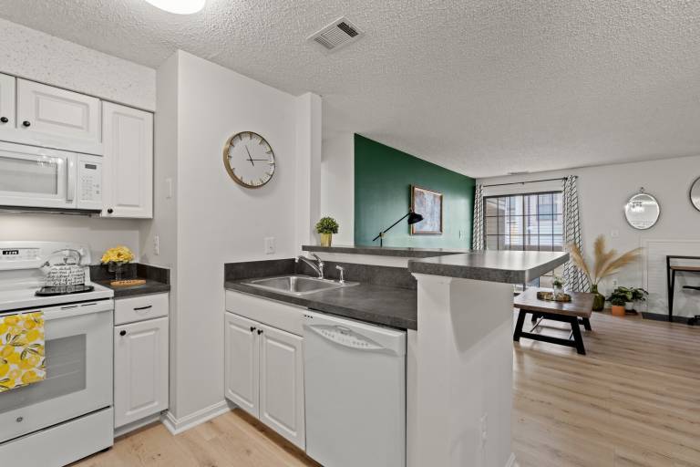 Wonderful condo with pool | Pets are welcome — photo 3