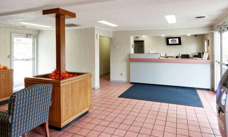Red Carpet Inn Louisville — photo 4