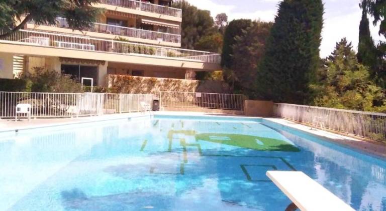 NICE- GAIRAUT - JARDIN PRIVE- GRAND F1 LUMINEUX-Piscine Collective — photo 3