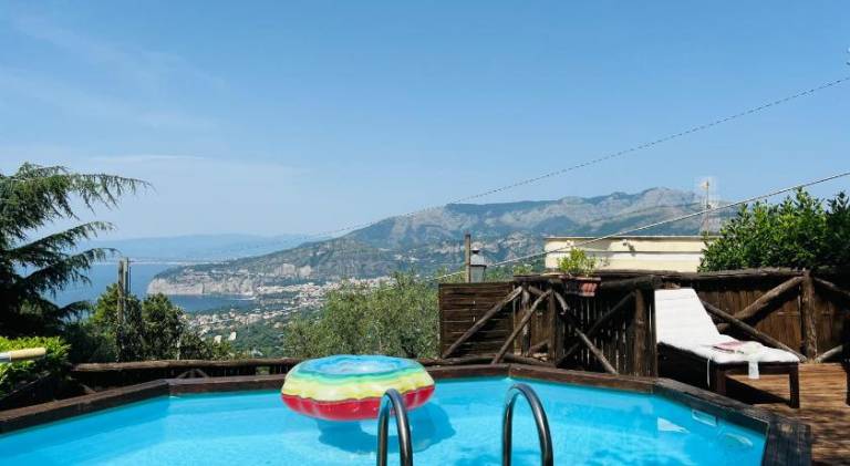 Fully equipped wonderful villa with barbeque, yard & private pool | Good for workation | Pets are welcome in Sorrento