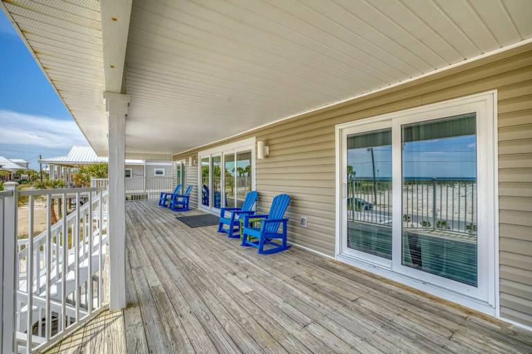 Tranquil covered deck with Gulf views, private pool and easy beach access. — photo 3