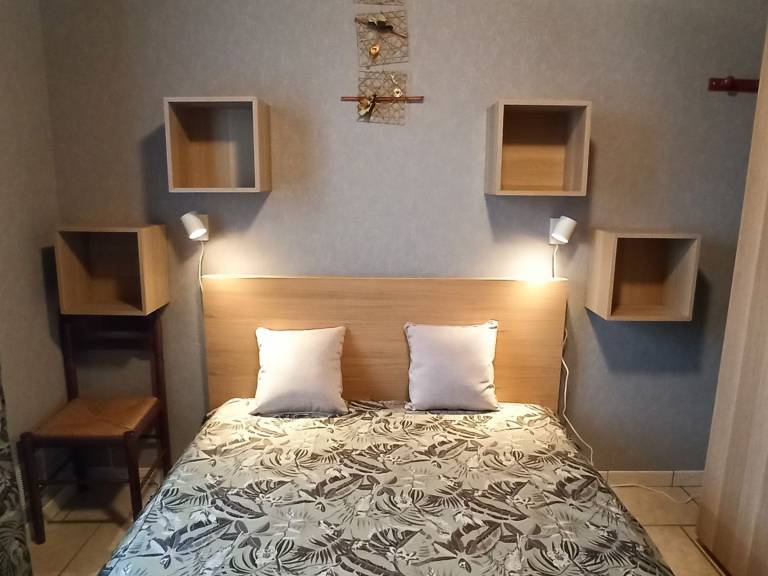 Cozy Ground-Level Cottage with Terrace, Near Thermal Baths and Marina, Sleeps 4 — photo 4
