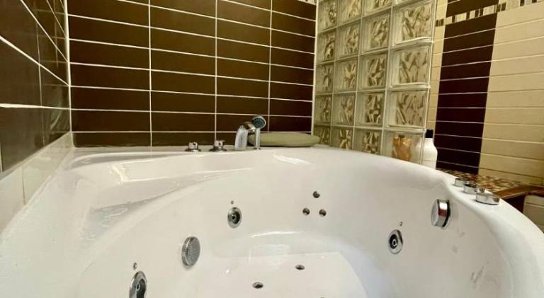 Holiday apartment with jacuzzi | Pet-friendly — photo 4