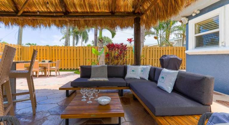Vacation home with pool — photo 2
