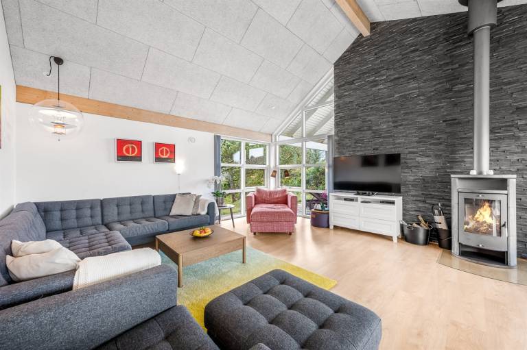 Vacation home with hot tub, terrace & sauna — photo 4