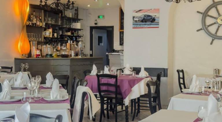 Logis Hotel Les Chardons Bleus RESTAURANT LE BISTROT DE LA MER — photo 5