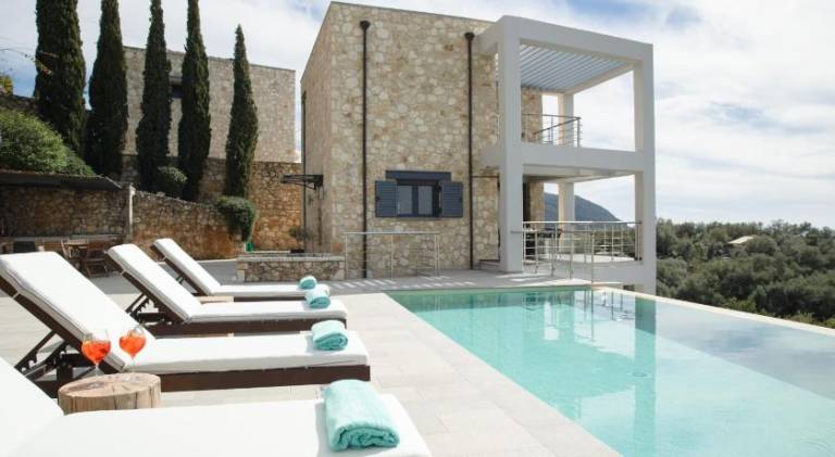 Villa with pool in Igoumenitsa