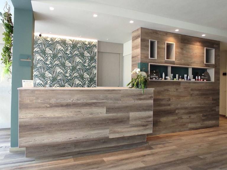 Serviced apartment with patio, pool & garden — photo 5