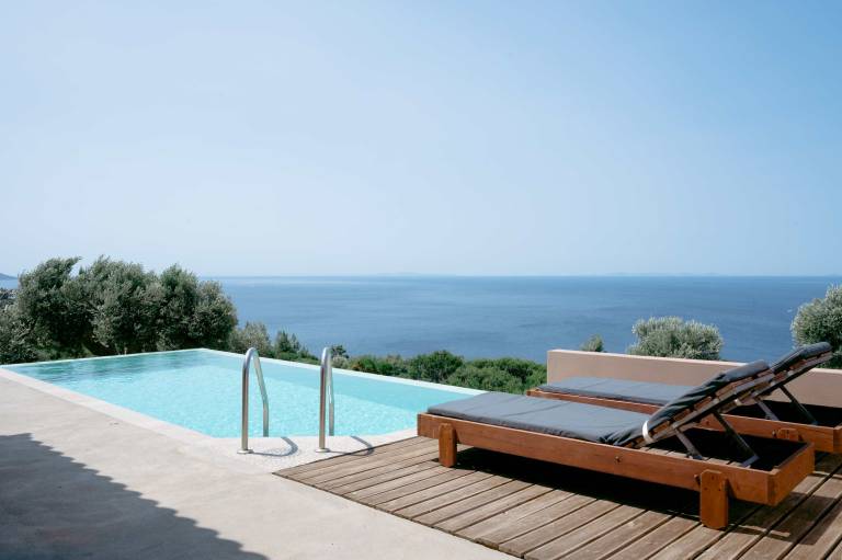 Mantilada Villa with Private Pool by the Sea
