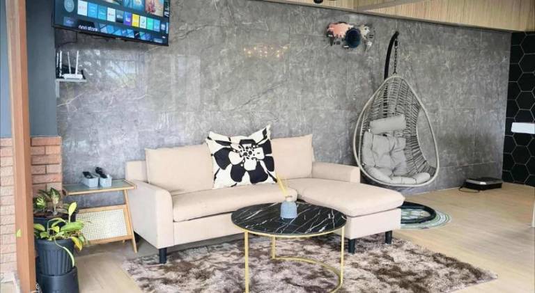 Big vacation home with pool | Dogs allowed in Bacolod