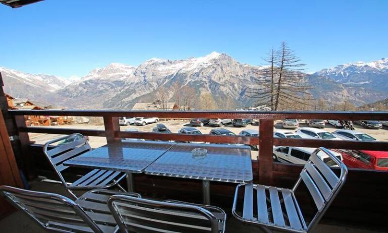 Rental apartment with patio & fast internet in Briançon