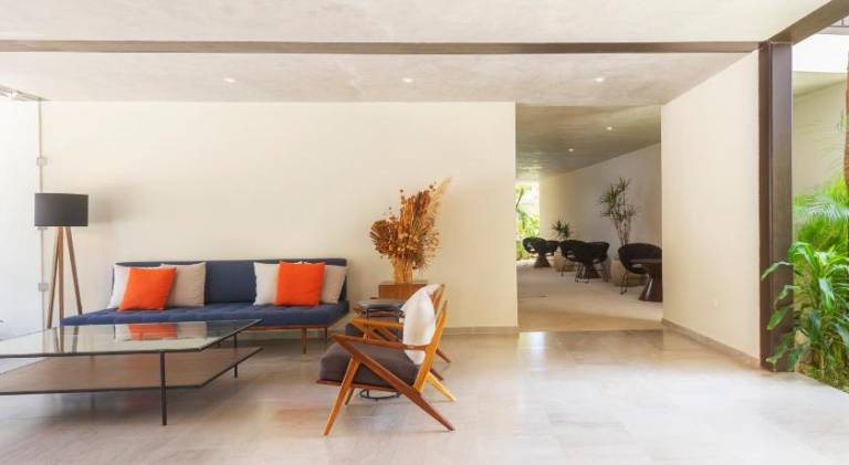Apartment with pool — photo 5