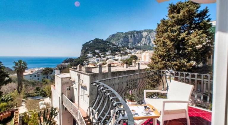 Rental apartment with 2 rooms for 4 persons in Anacapri