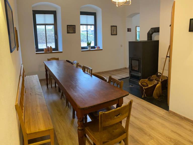 Family-oriented vacation home with barbeque & patio | Mountain view | Pets are welcome — photo 4
