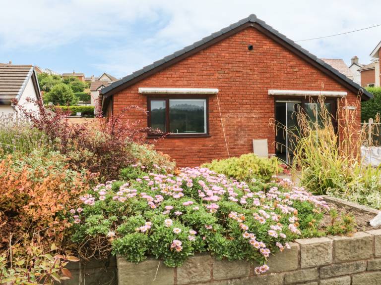 Children-friendly cottage with yard | Pets allowed in Conwy