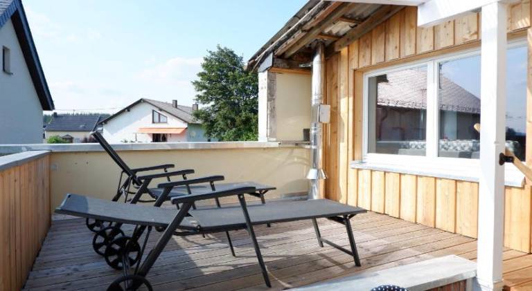 Apartment with patio — photo 3