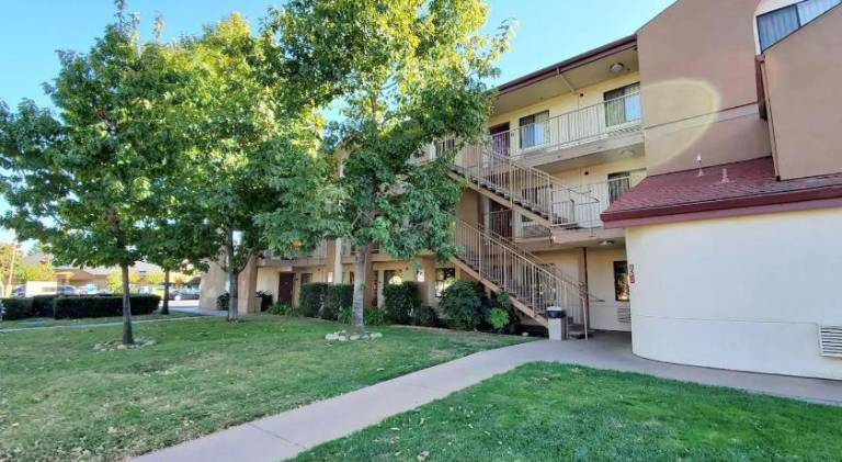 California Inn and Suites — photo 5