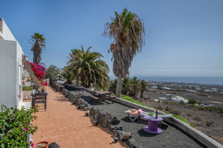 Vacation Apartment 'Rosa Eden' with Mountain View, Balcony and Wi-Fi — photo 3